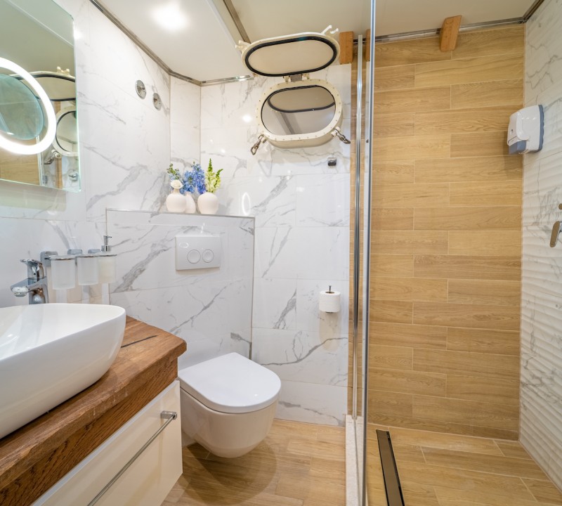 Guest Cabin Ensuite