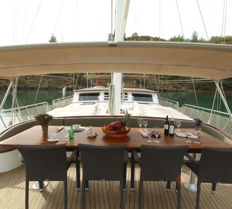 Alfresco dining