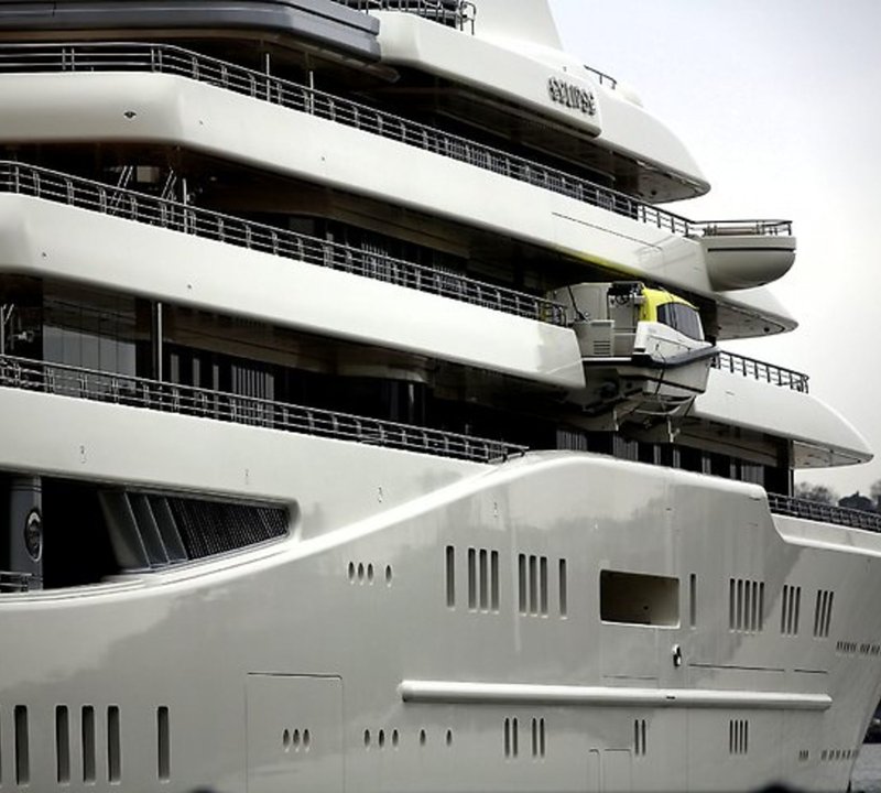 Hull Close Up