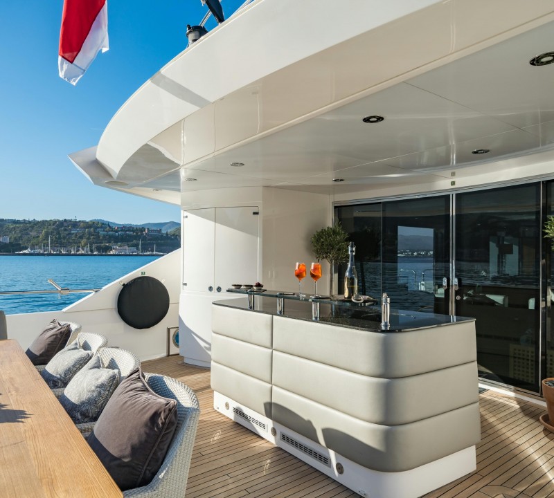 Main Deck Aft Bar