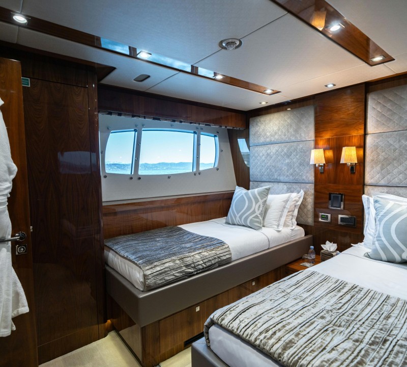 Twin cabin