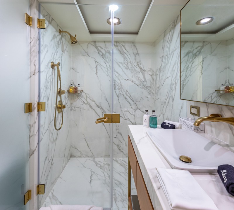 Main Deck Guest Suite Bathroom