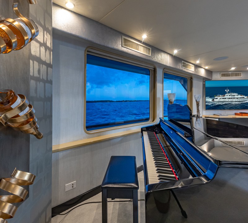 Main Saloon - Piano