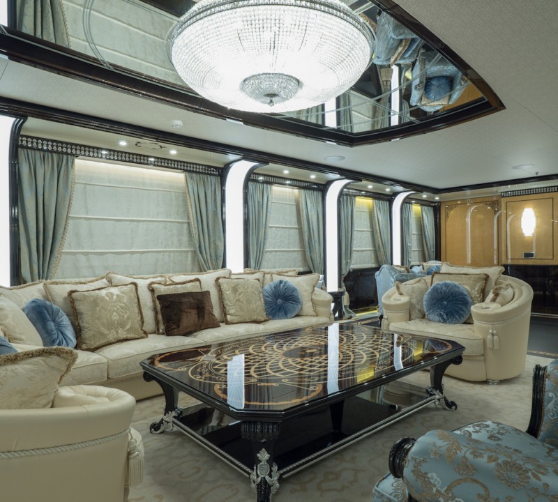 Main Saloon Starboard Side