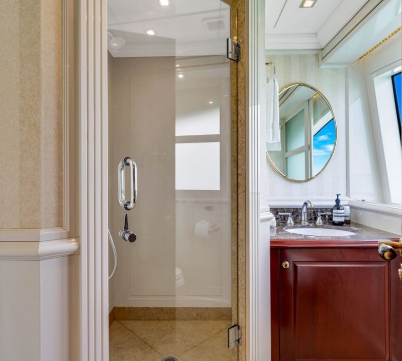 Master Bathroom 02