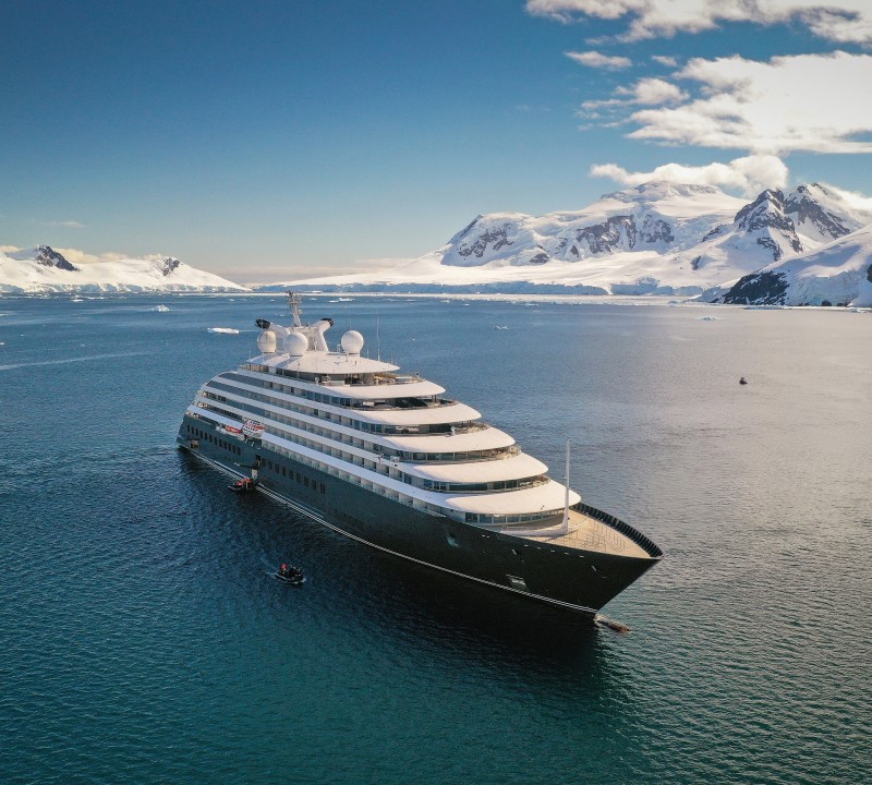 Mega Yacht SCENIC ECLIPSE