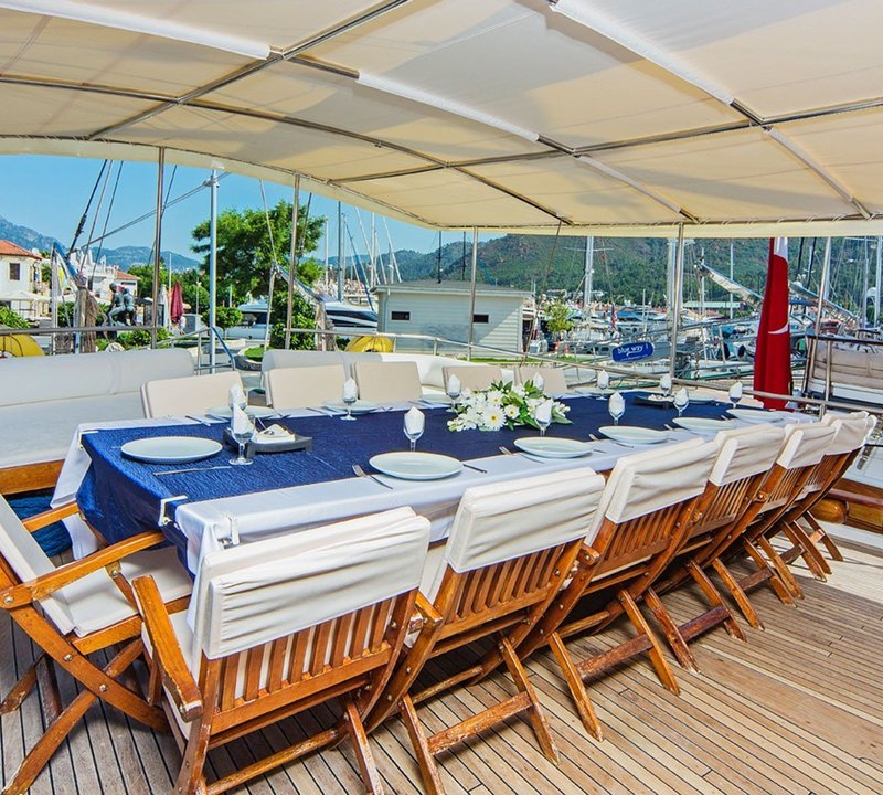 Aft deck dining
