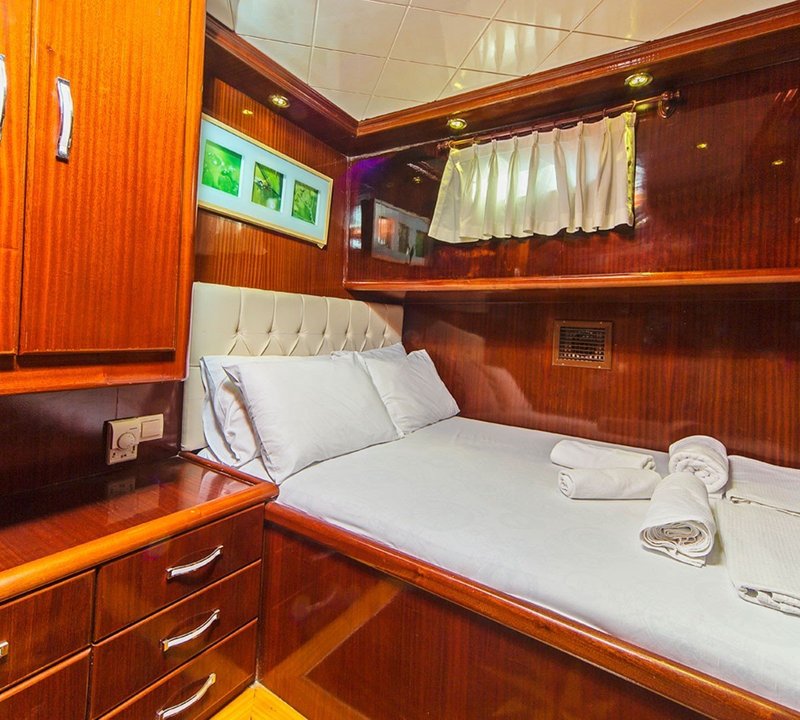 Double guest cabin