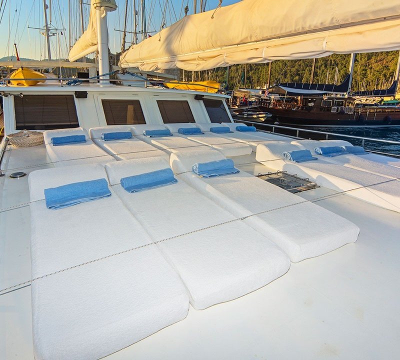 Sunpads on the foredeck