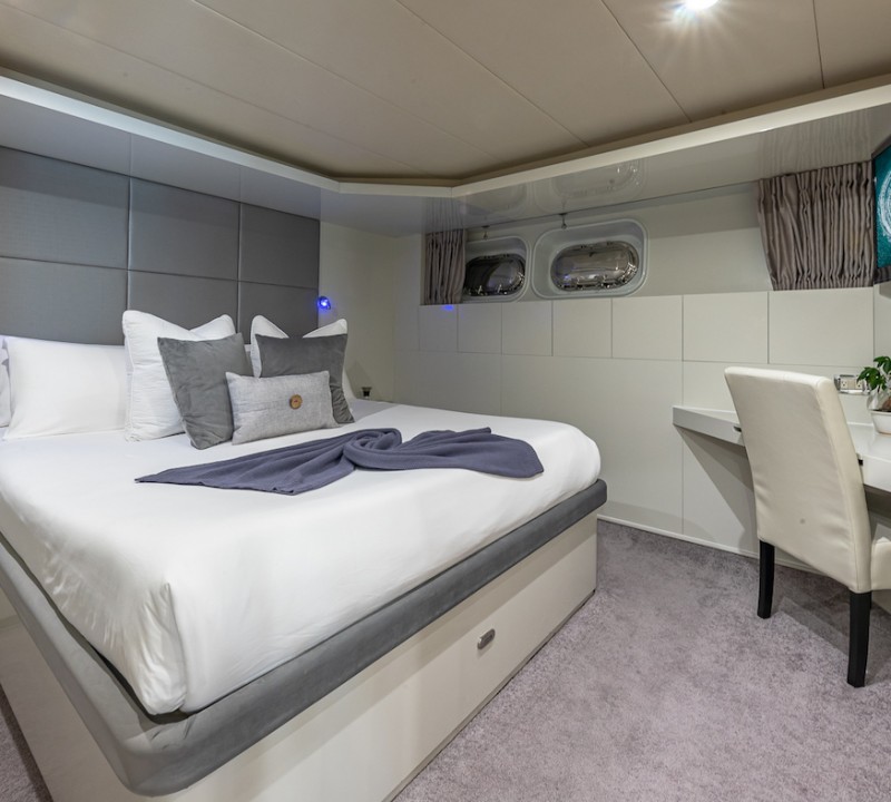 Queen Cabin