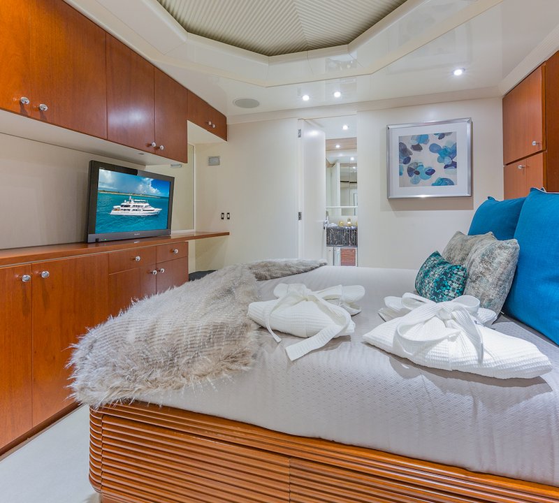 Queen Guest Cabin