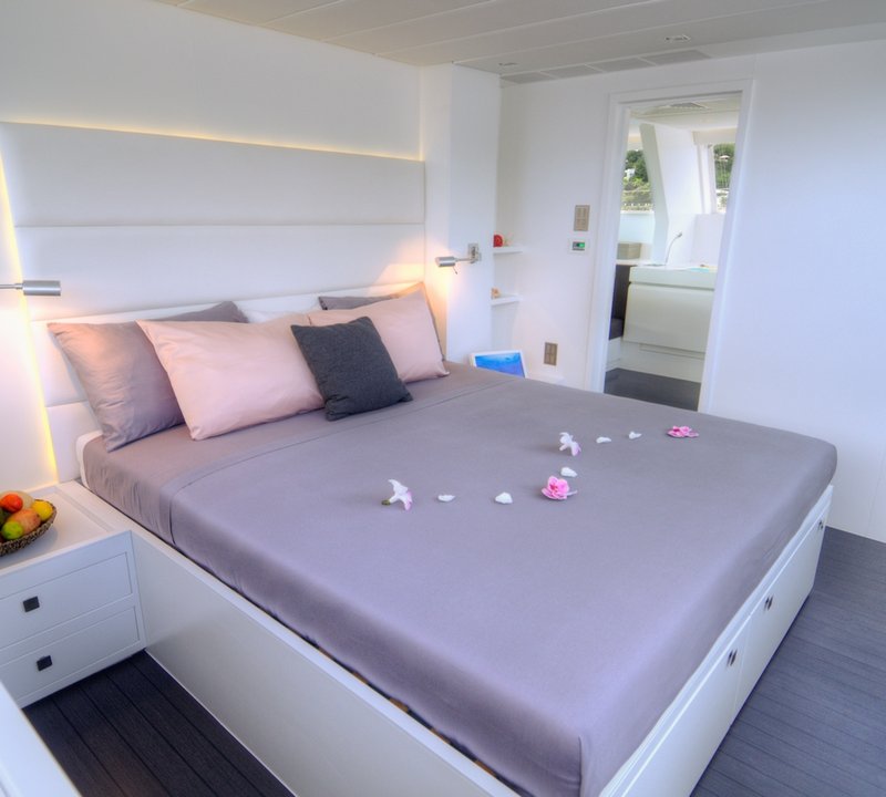 Sailing catamaran levante master suite
