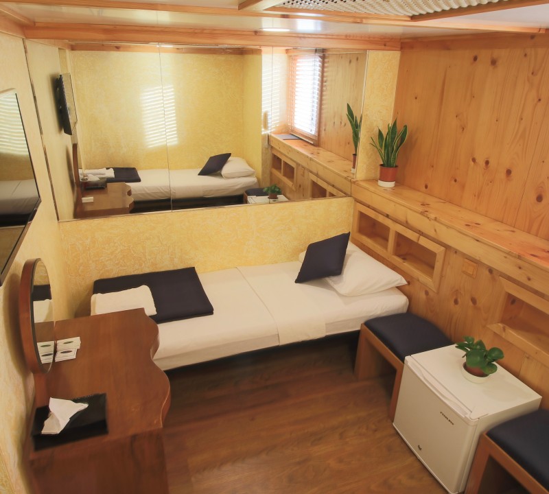 Single Cabin