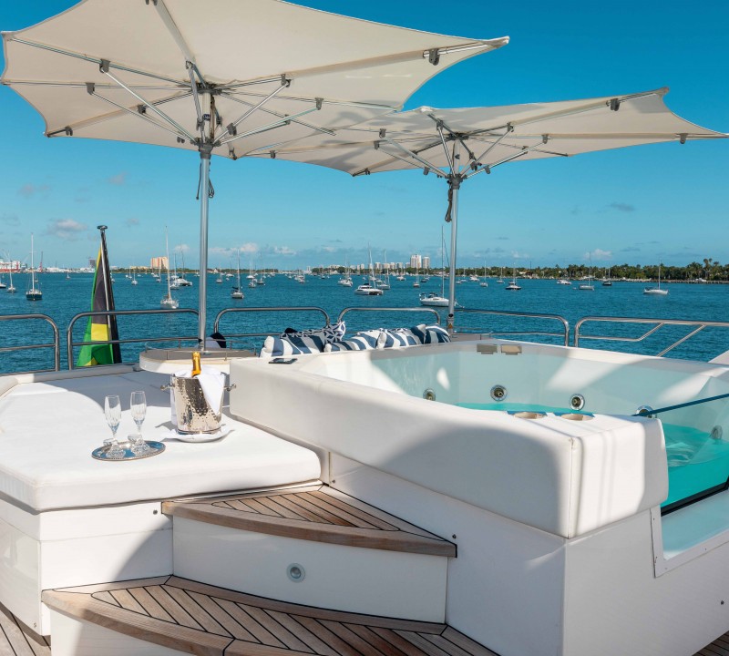 Sundeck Jacuzzi