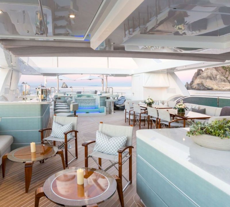 Sundeck With Alfresco Dining And Jacuzzi