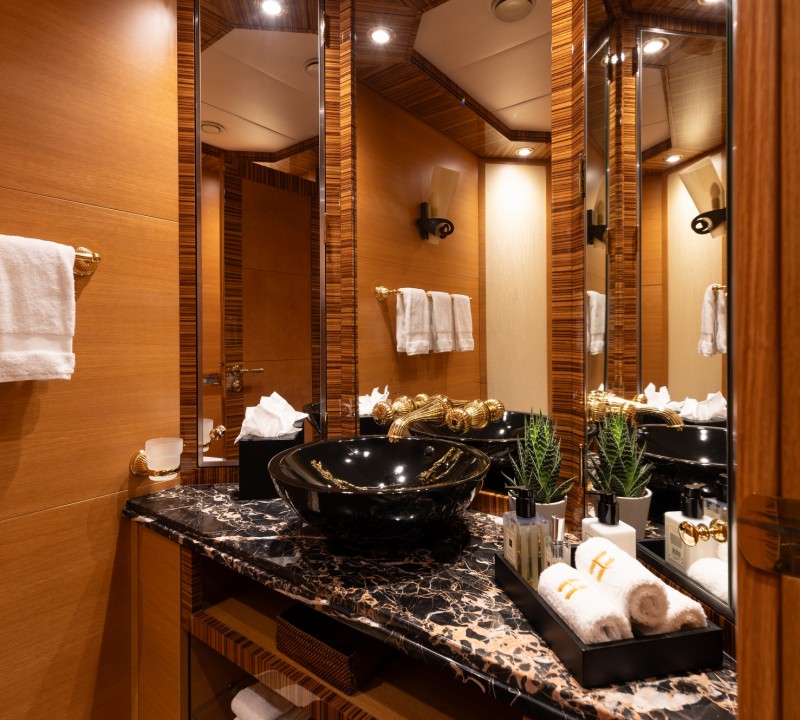 Twin Bathroom 2