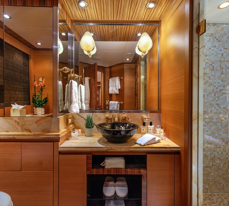 Twin Bathroom 2