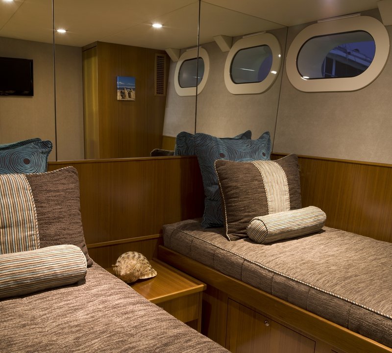 Twin-cabin