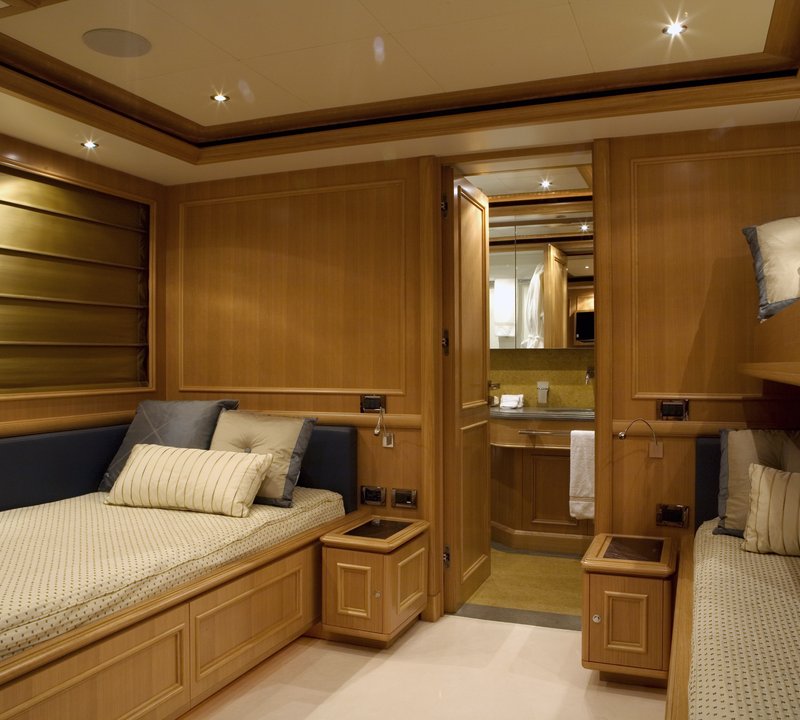 Twin Guest Cabin With Pullman Bed