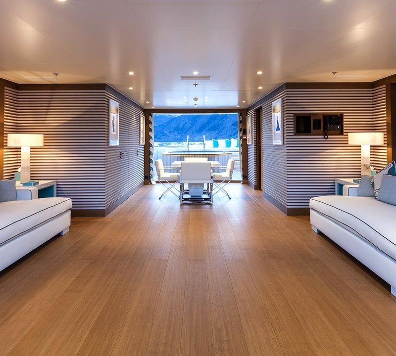 Upper deck