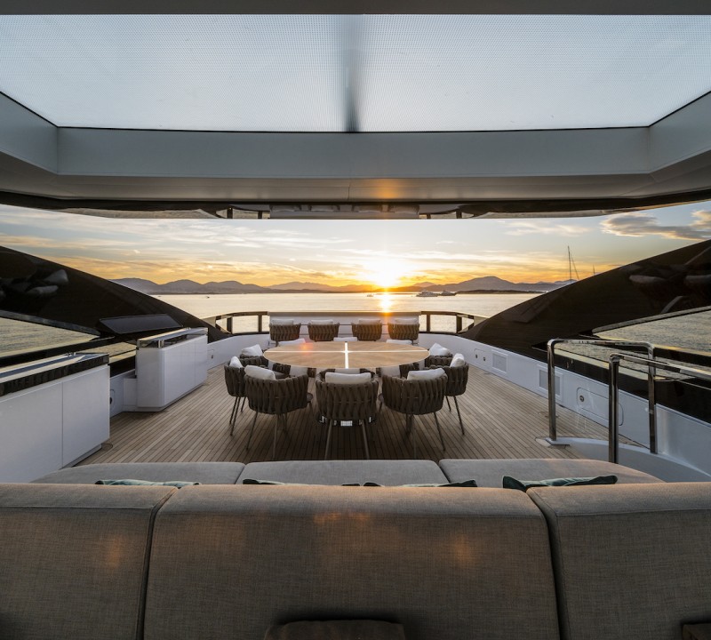 Upper Deck Al Fresco Dining