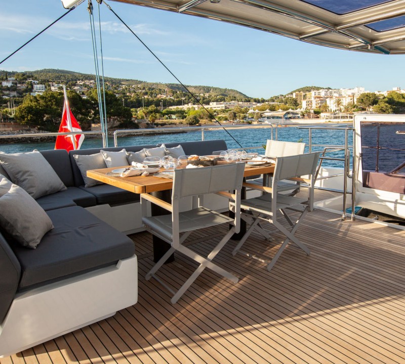 Upper Deck Dining