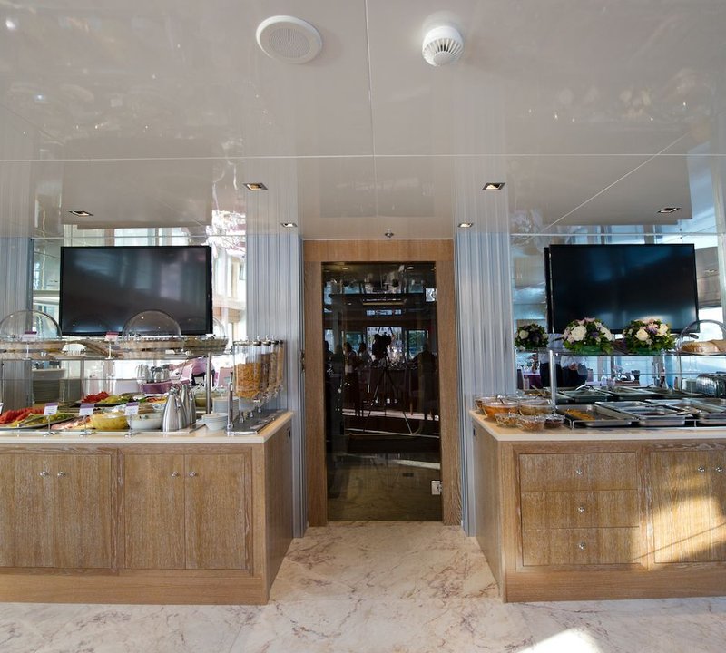 Voyager Buffet Area