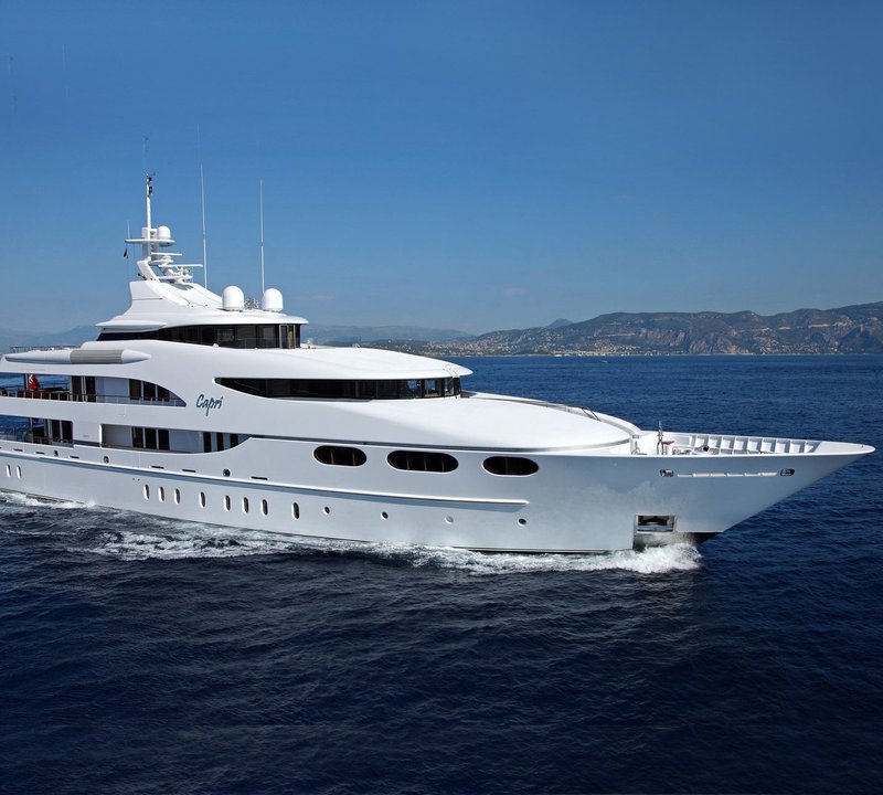 Yacht Capri Running